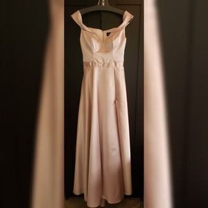 Elegant XSCAPE shimmering Satin Dress